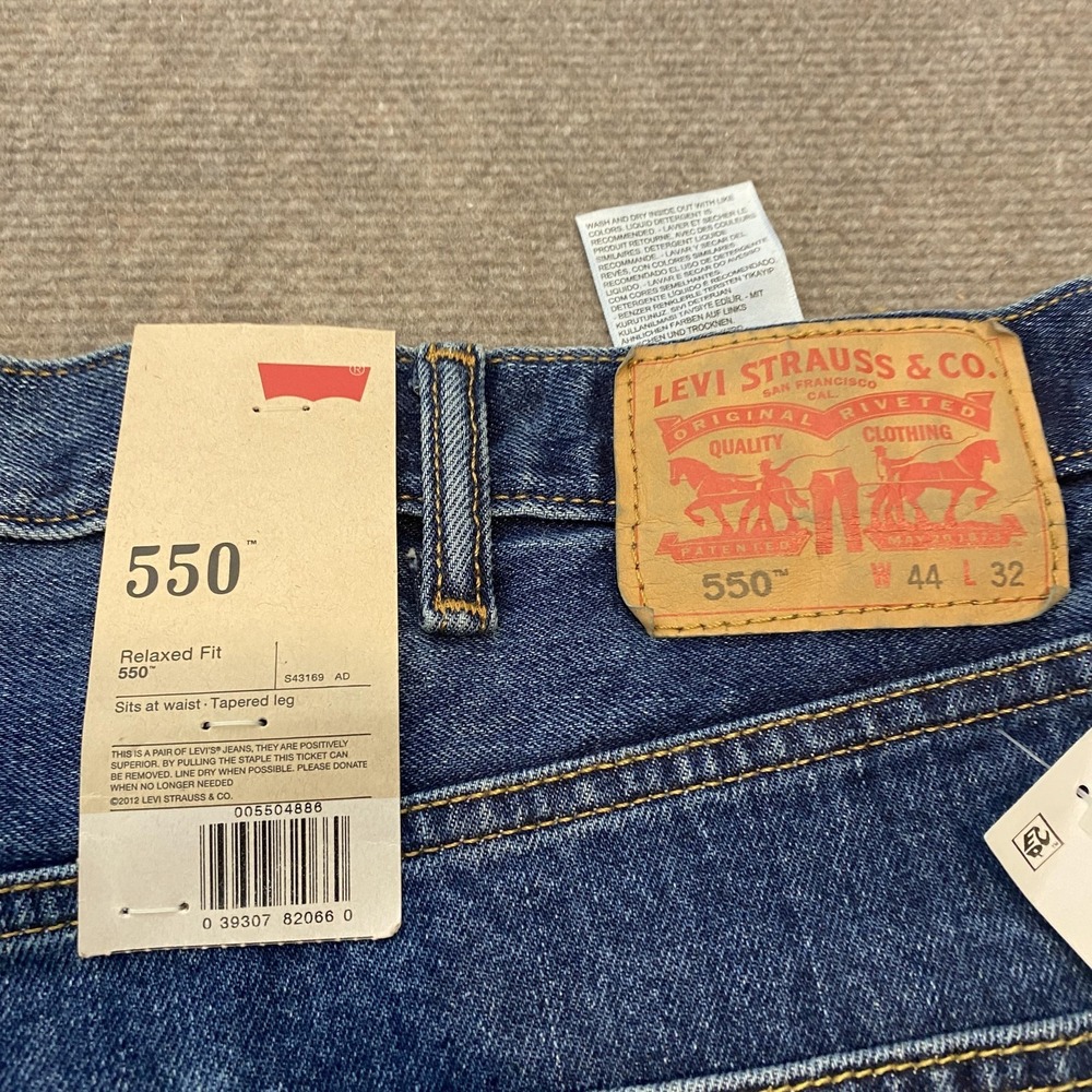 Levis 550 Jeans Mens 44x32 Blue Relaxed Fit Tapered Leg Denim Classic New